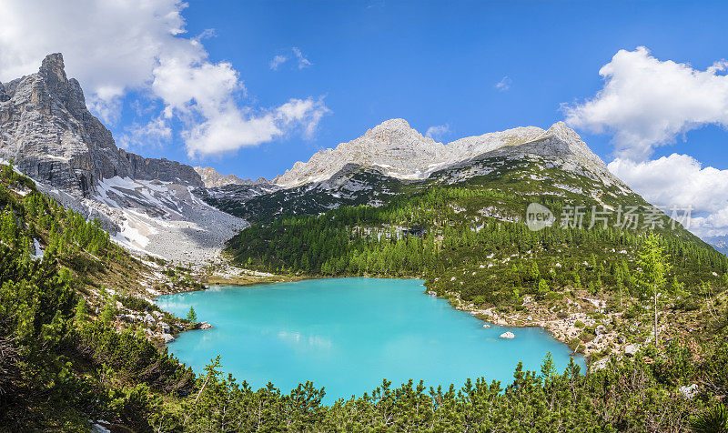 Dito di Dio(上帝的手指)和Dolomites的Sorapiss湖